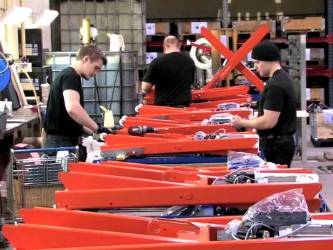 linie asamblare la EdmoLift AB Suedia